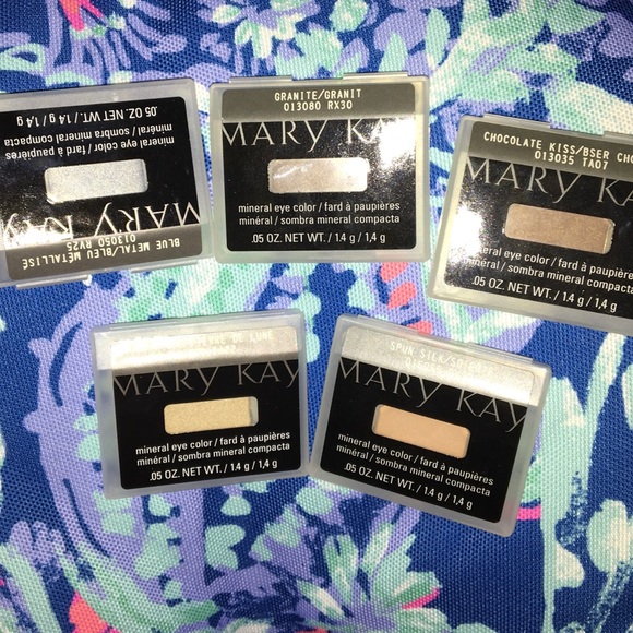 NEW ☆ Mary Kay ☆ Eyeshadows - Picture 1 of 6